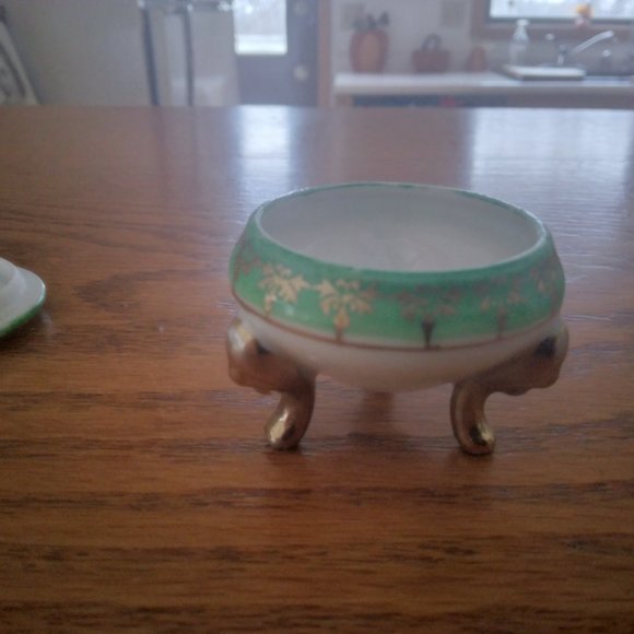 Trinket Box, Vintage, Footed, Guilded, Floral - Picture 6 of 8